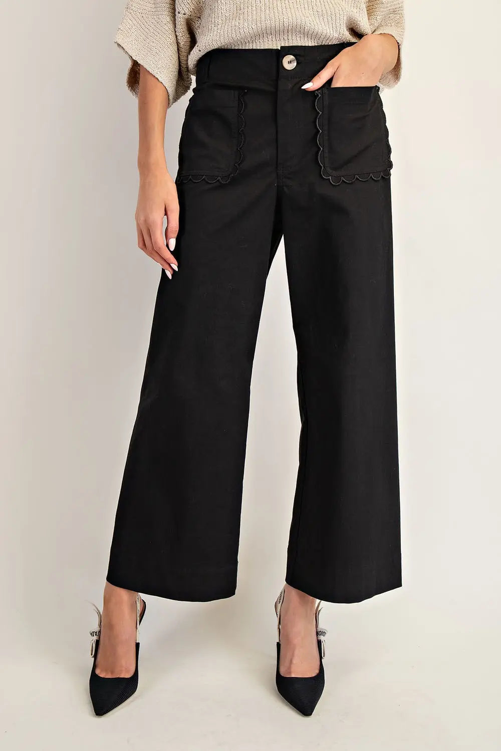 Scalloped Pocket Straight Leg Pant