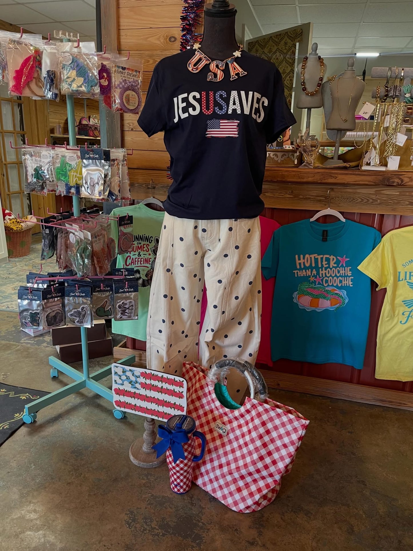 JESUSAVES Tee