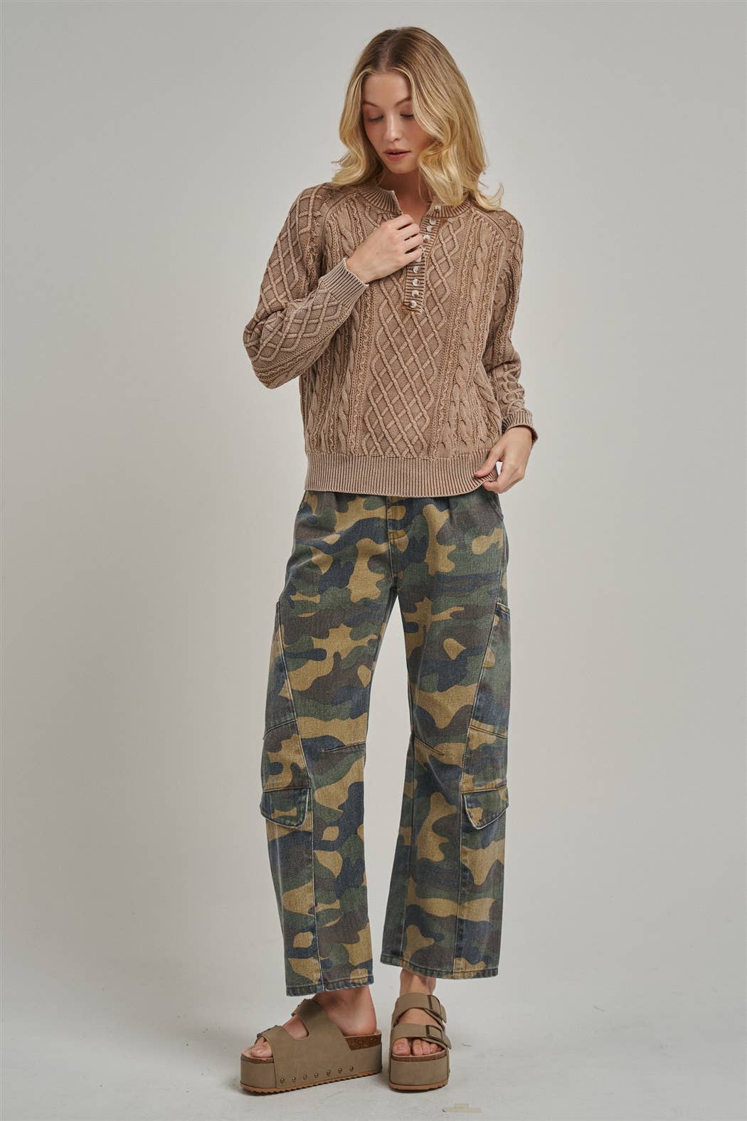 MID RISE BIG CAMOUFLAGE UTILITY CARGO PANTS
