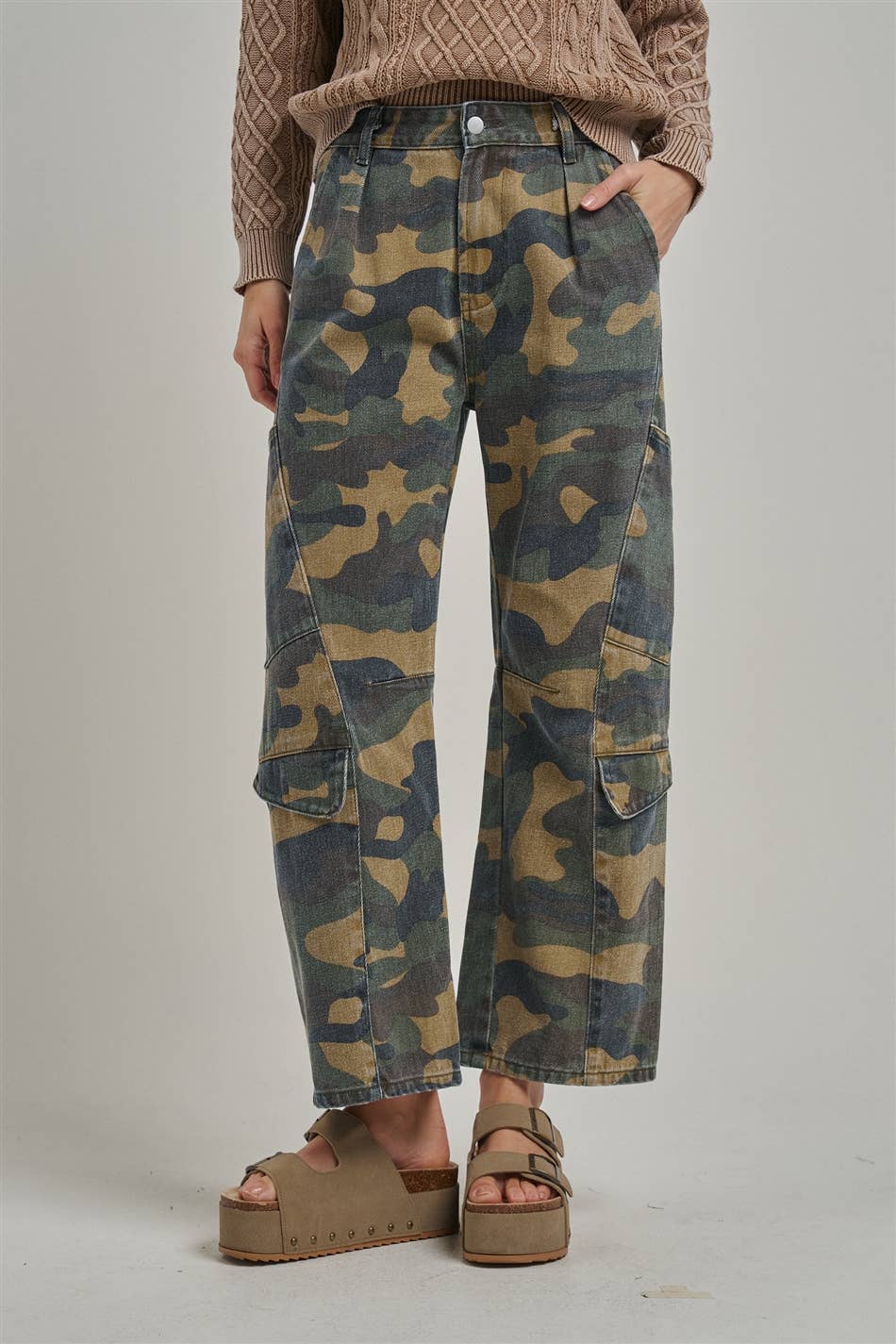 MID RISE BIG CAMOUFLAGE UTILITY CARGO PANTS