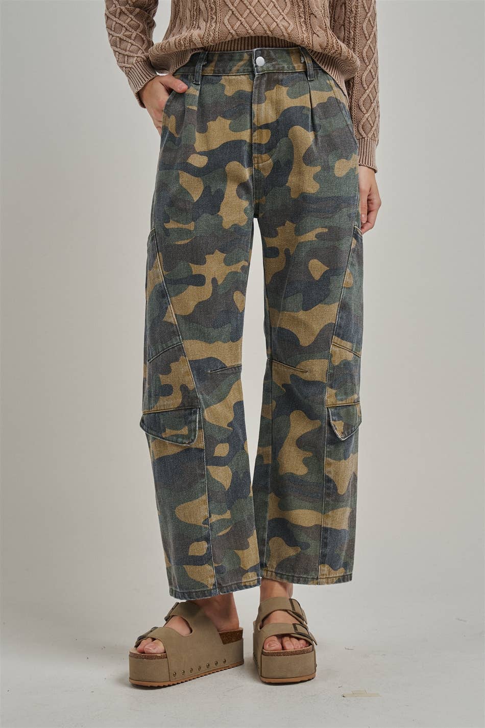 MID RISE BIG CAMOUFLAGE UTILITY CARGO PANTS