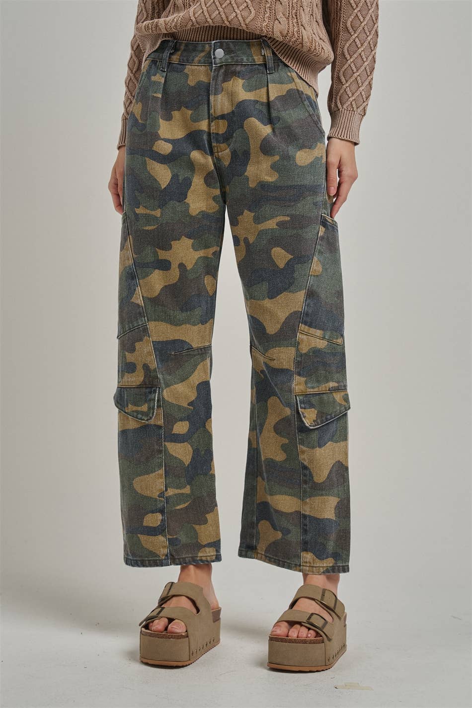 MID RISE BIG CAMOUFLAGE UTILITY CARGO PANTS