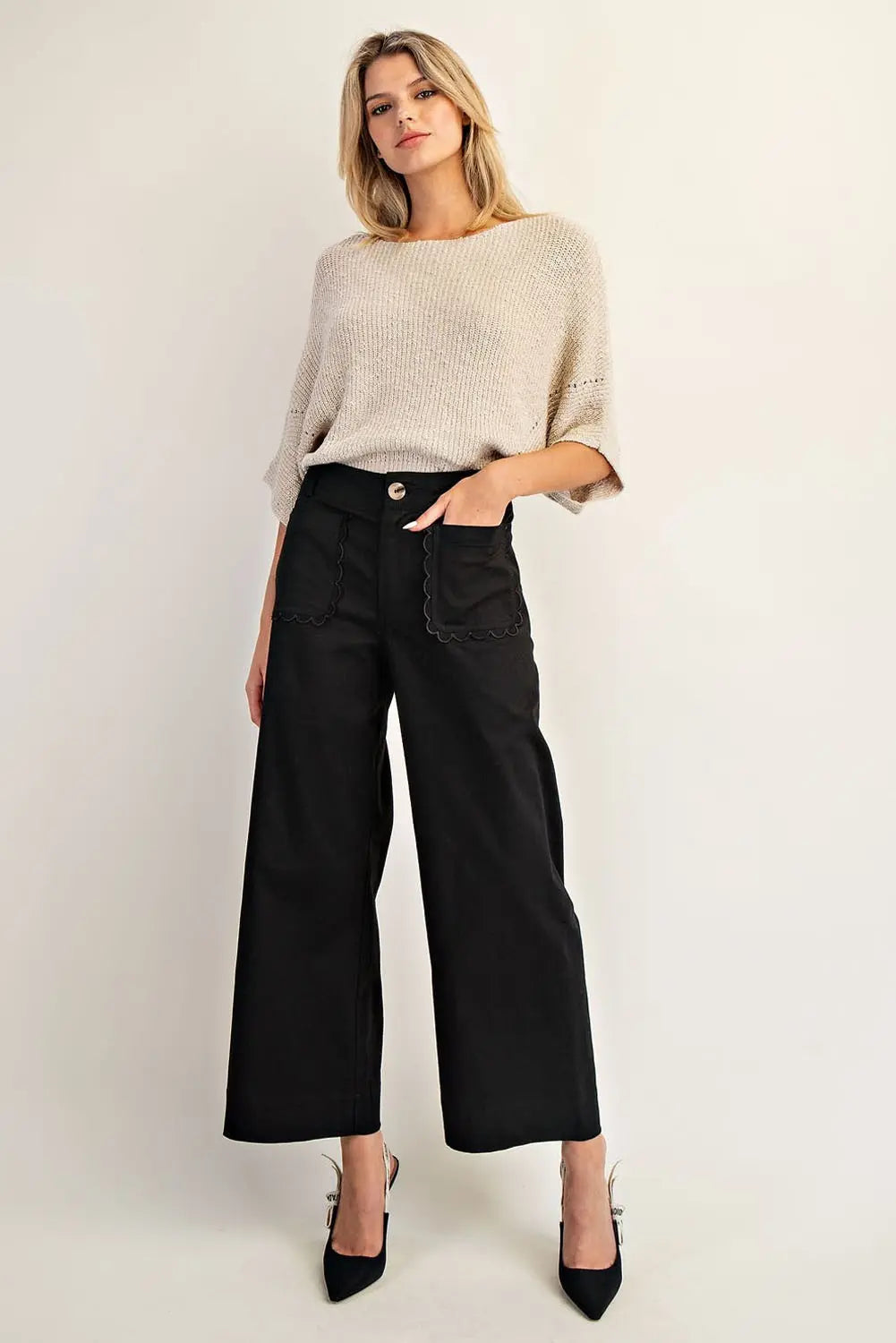 Scalloped Pocket Straight Leg Pant