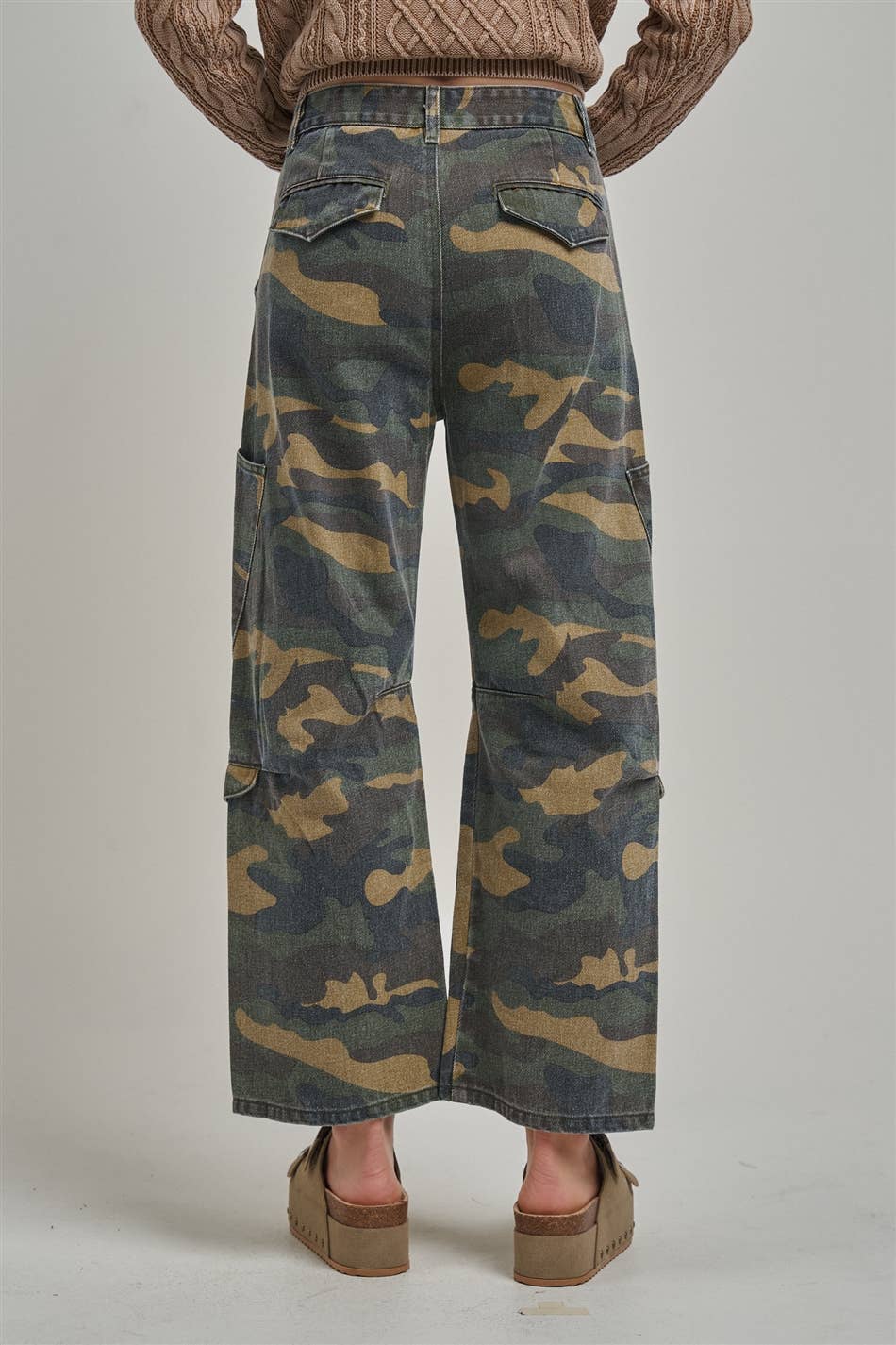 MID RISE BIG CAMOUFLAGE UTILITY CARGO PANTS